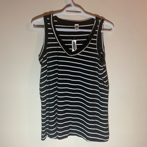 Women’s Old navy top - Picture 2 of 4